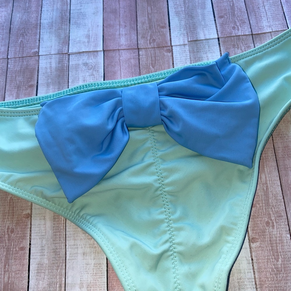 Hollister Cheeky BOW bathing suit bottom 🎀 - Picture 2 of 6